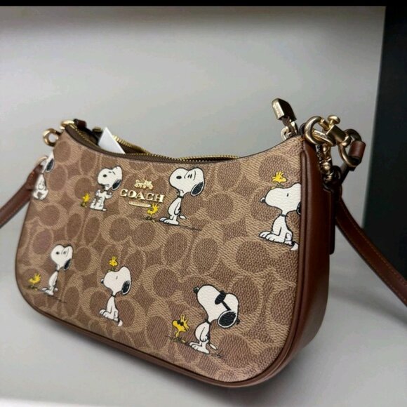 Coach X Peanuts Teri shoulder bag w Snoopy print CBJ88 Make offer 💞 - Picture 1 of 3